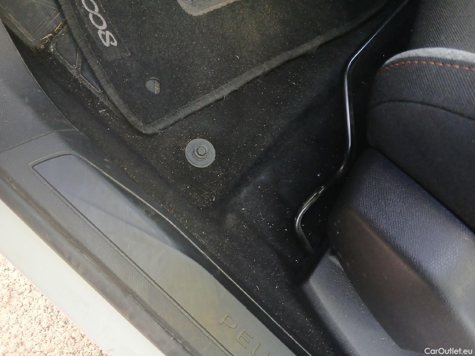  Peugeot  3008 PEUGEOT  / 2020 / 5P / todoterreno 1.5 BlueHDi 96kW (130CV) S&S Active Pack (CM) #9