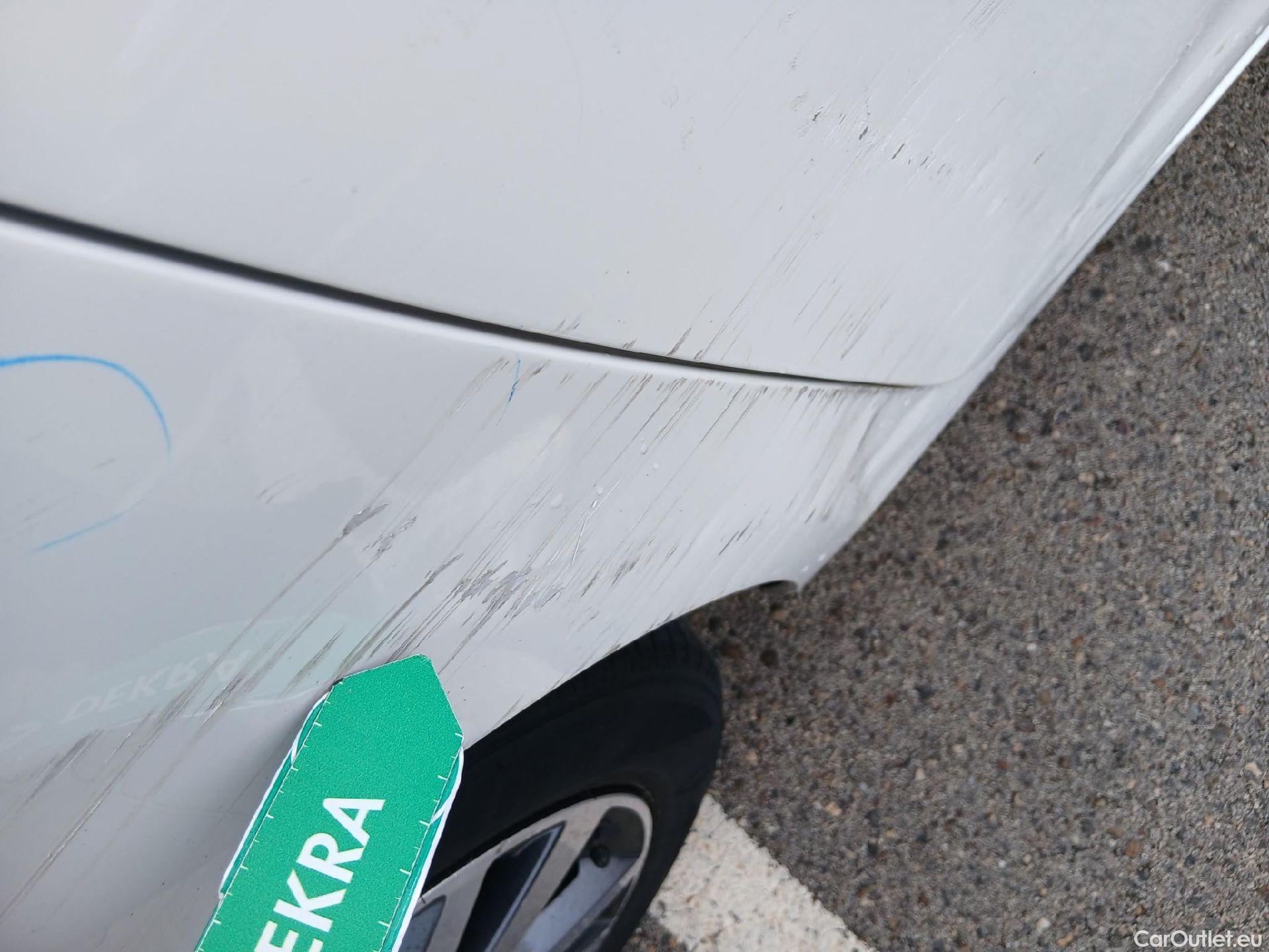  Peugeot  308 PEUGEOT  / 2017 / 5P / familiar SW Style BlueHDi 130 S&S #28