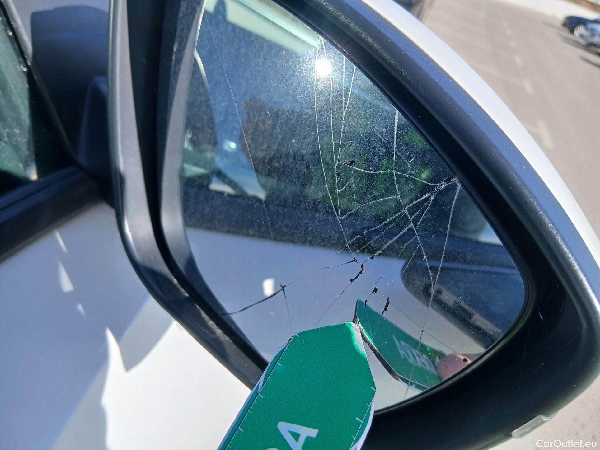  Peugeot  2008 PEUGEOT  / 2019 / 5P / todoterreno Allure Pack BlueHDI 81kW (110CV) (AC) #4