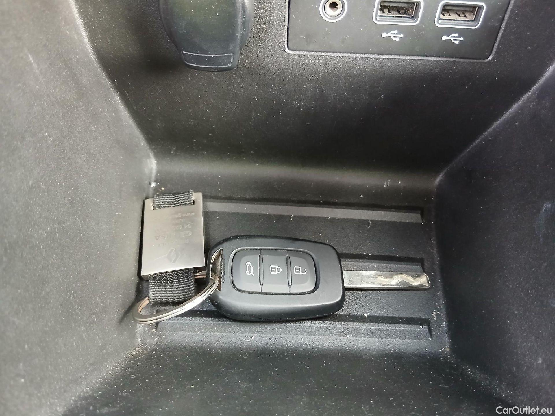  Renault  Clio RENAULT  / 2019 / 5P / berlina con portón Business TCe 74 kW (100CV) GLP #1