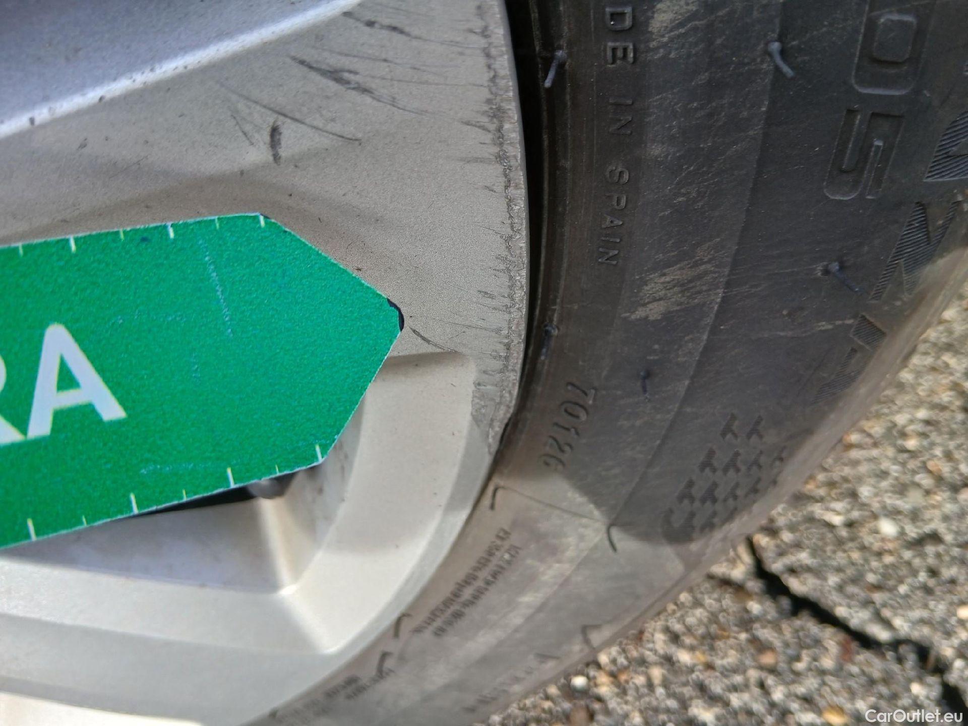  Renault  Clio RENAULT  / 2019 / 5P / berlina con portón Business TCe 74 kW (100CV) GLP #28