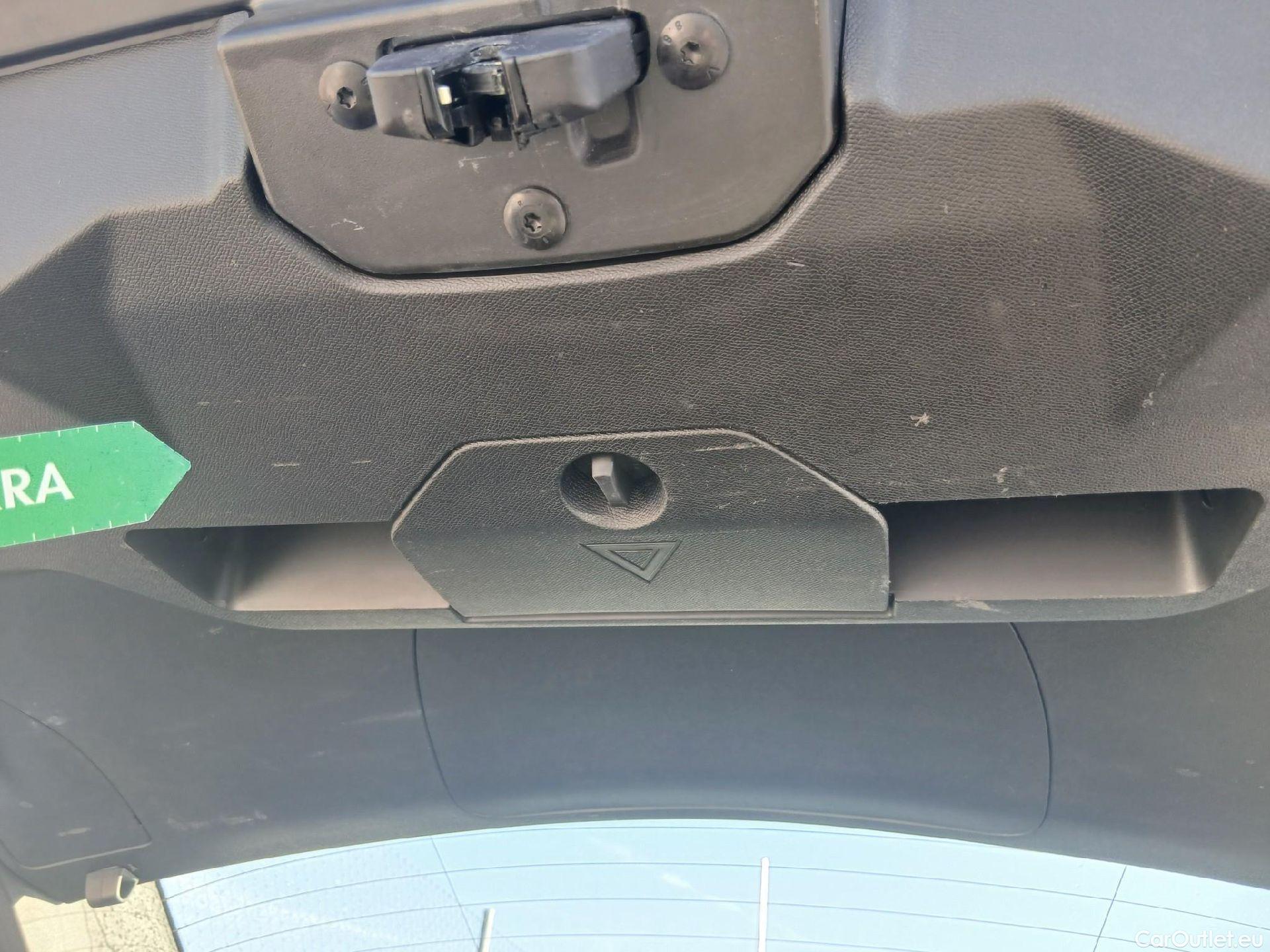  Peugeot  3008 PEUGEOT  / 2020 / 5P / todoterreno 1.5 BlueHDi 96kW (130CV) S&S Active Pack (CM) #4