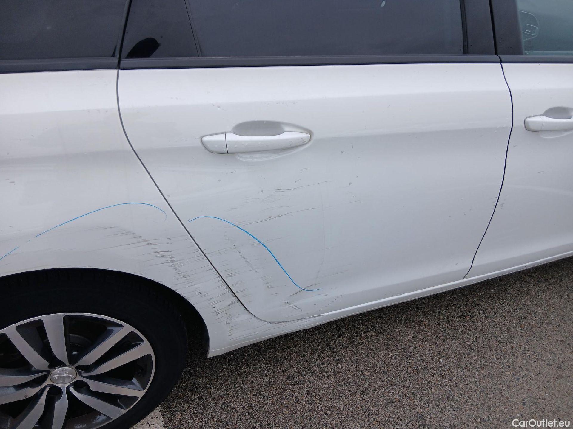  Peugeot  308 PEUGEOT  / 2017 / 5P / familiar SW Style BlueHDi 130 S&S #31