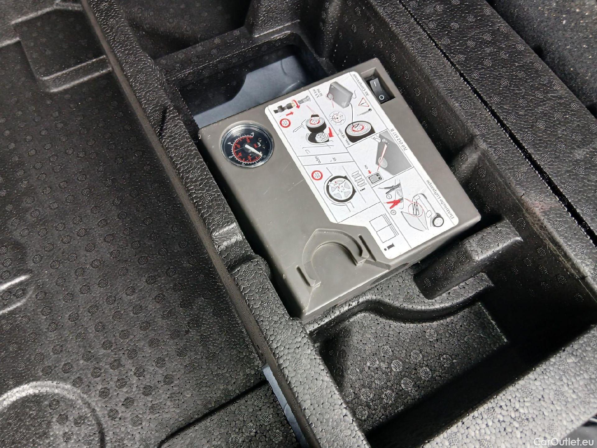  Peugeot  308 PEUGEOT  / 2017 / 5P / familiar SW Style BlueHDi 130 S&S #5