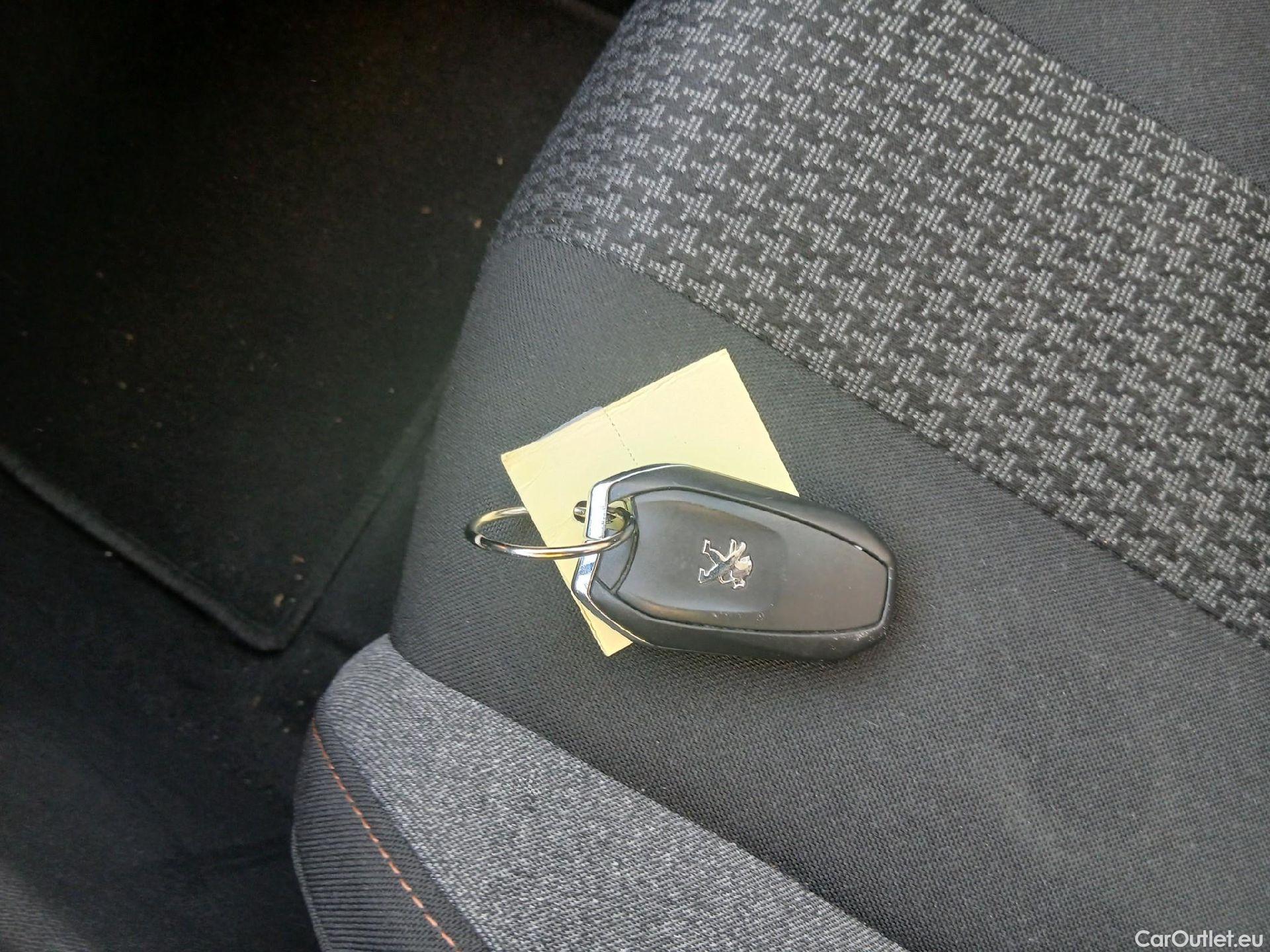  Peugeot  3008 PEUGEOT  / 2020 / 5P / todoterreno 1.5 BlueHDi 96kW (130CV) S&S Active Pack (CM) #1