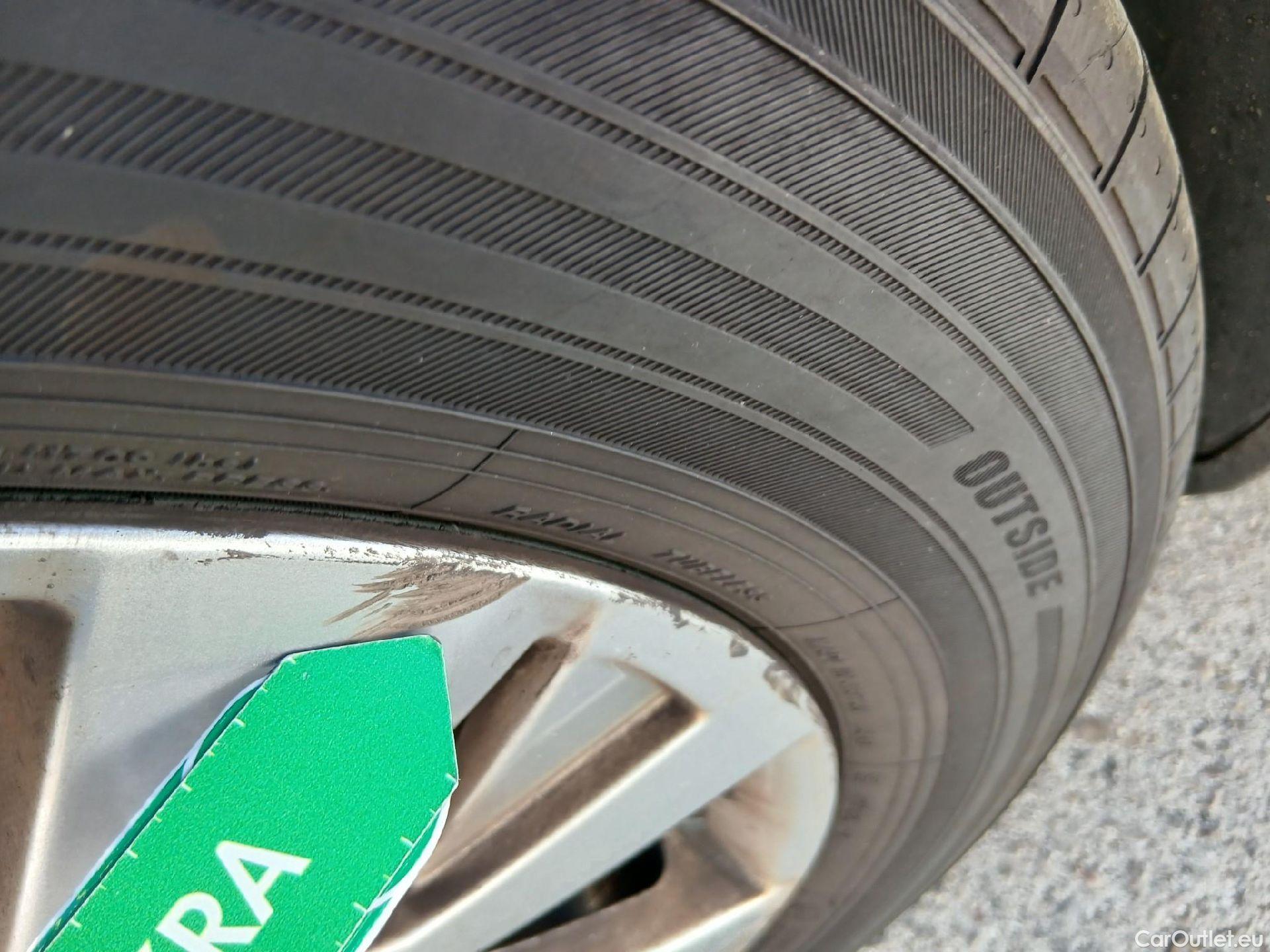  Peugeot  3008 PEUGEOT  / 2016 / 5P / todoterreno 1.5L BlueHDi 96kW (130CV) S&S Active (AC2) #8