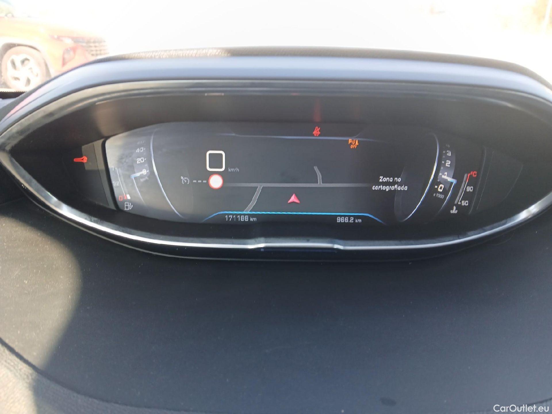  Peugeot  3008 PEUGEOT  / 2016 / 5P / todoterreno 1.5 BlueHDi 96kW (130CV) S&S Style #1