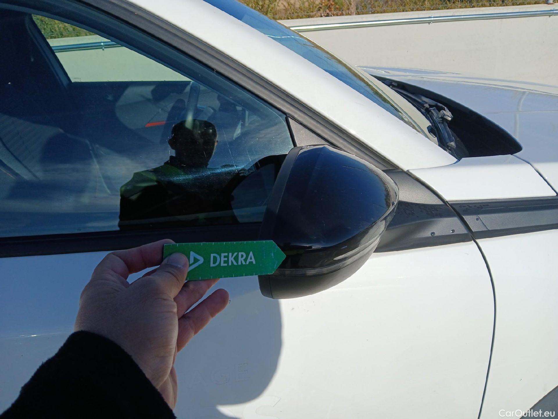  Peugeot  2008 PEUGEOT  / 2019 / 5P / todoterreno Active BlueHDI 81kW (110CV) #13