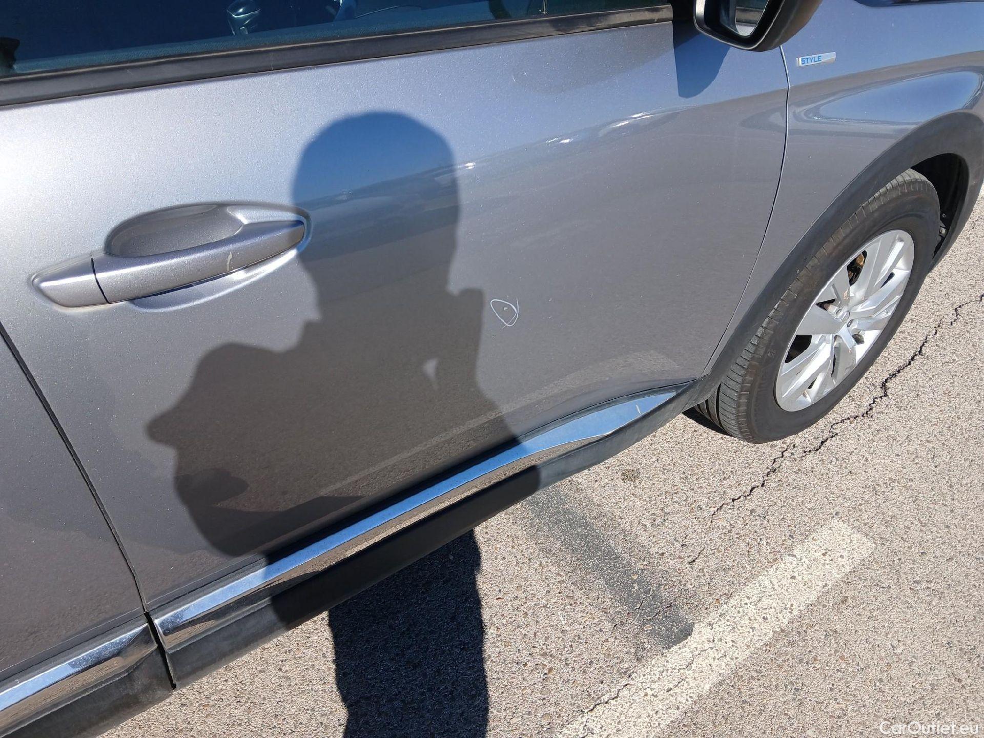  Peugeot  3008 PEUGEOT  / 2016 / 5P / todoterreno 1.5 BlueHDi 96kW (130CV) S&S Style #32