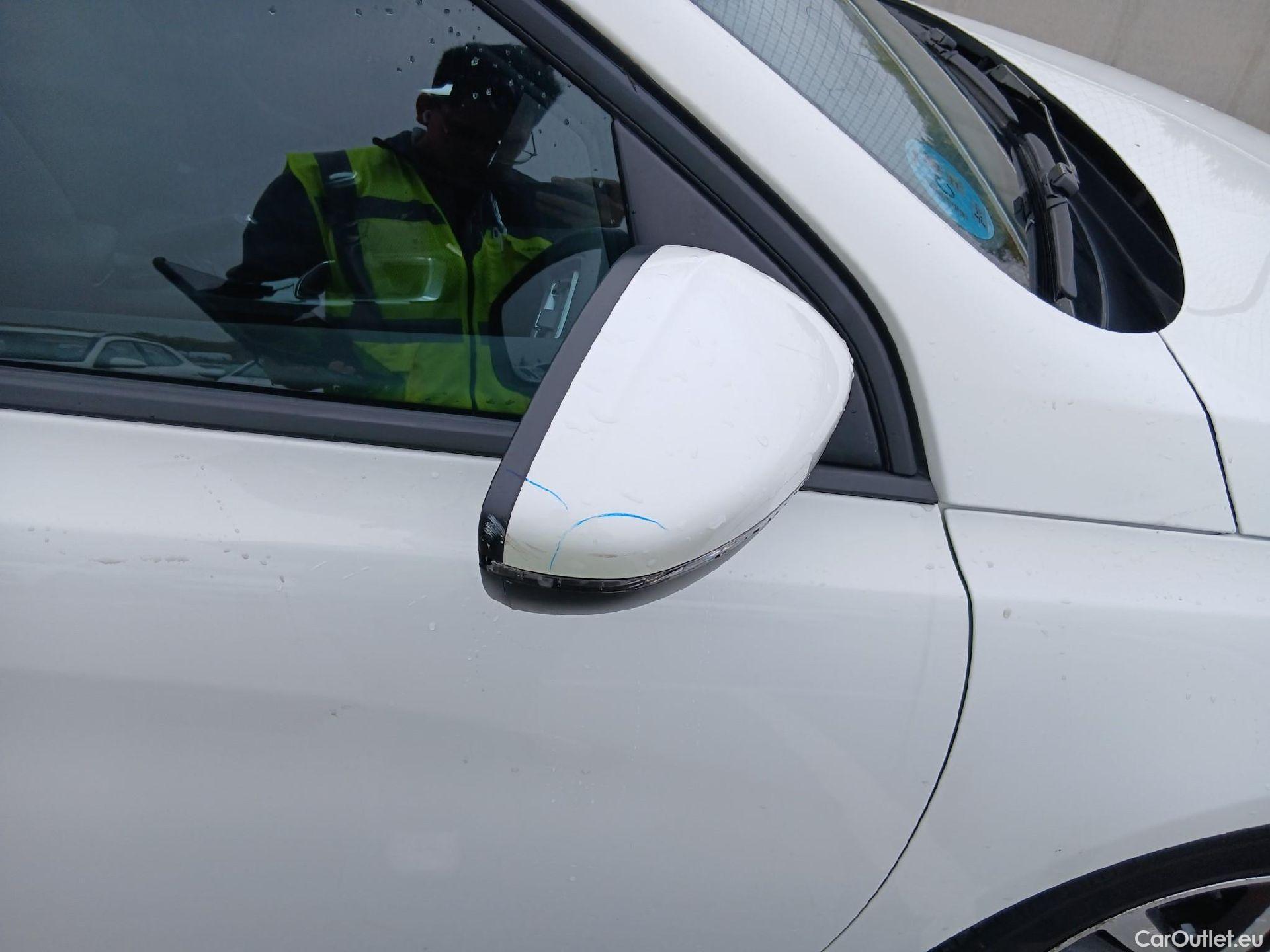  Peugeot  308 PEUGEOT  / 2017 / 5P / familiar SW Style BlueHDi 130 S&S #39