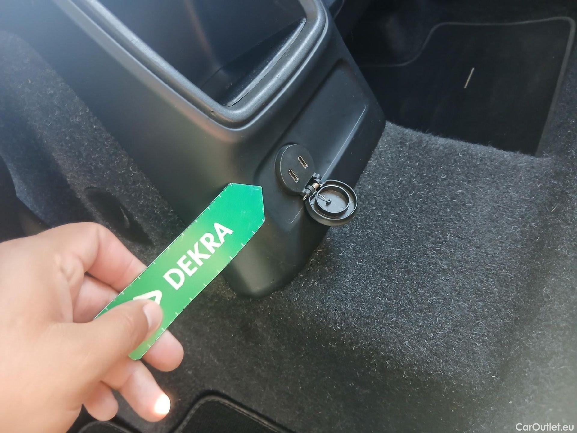  Volvo  XC 40 VOLVO XC40 / 2021 / 5P / todoterreno 1.5 T4 Recharge PHEV Essential Auto #6