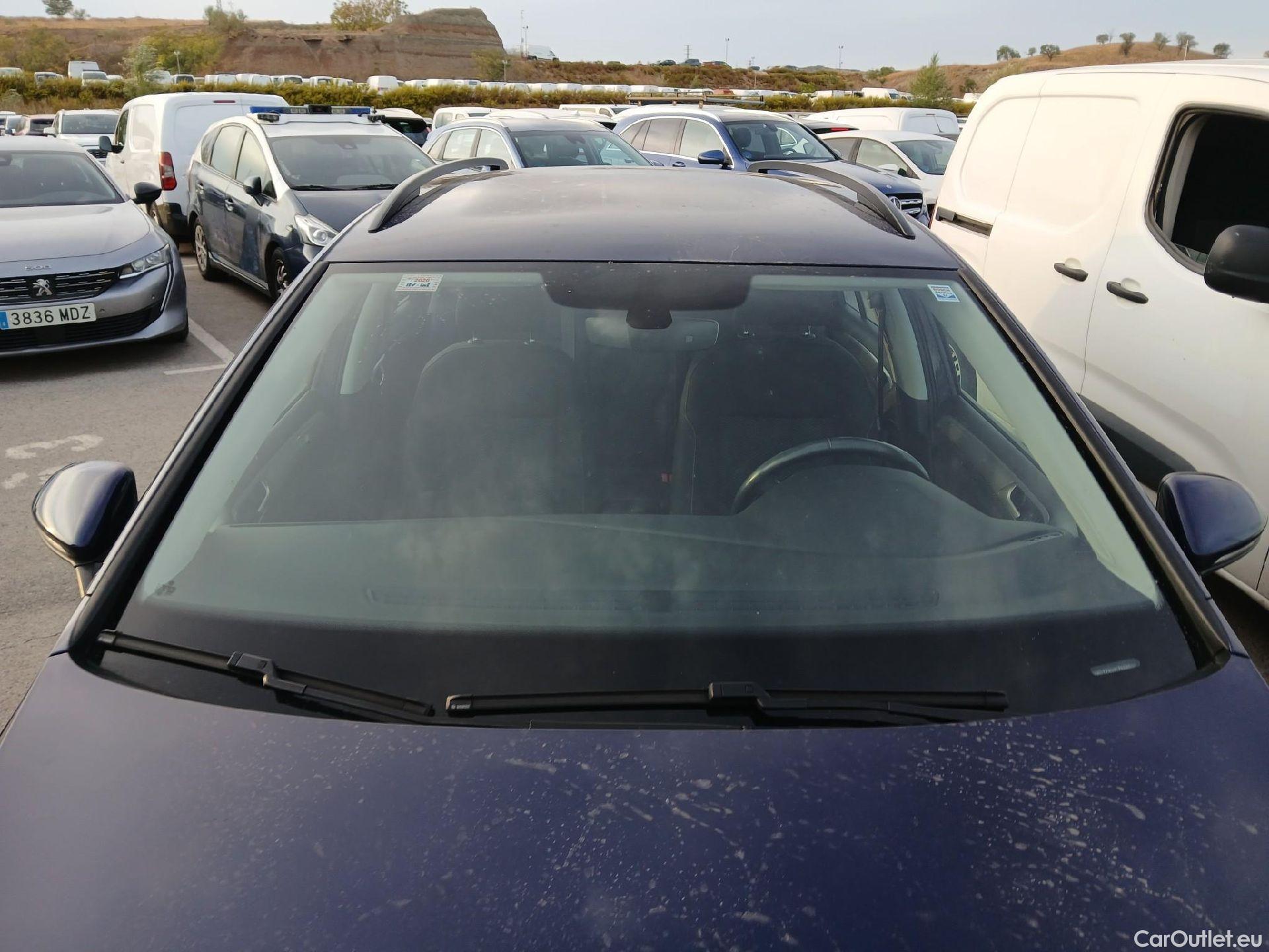  Volkswagen  Golf  VOLKSWAGEN / 2016 / 5P / familiar Last Edition 1.5 TSI 96kW(130CV) Variant #10