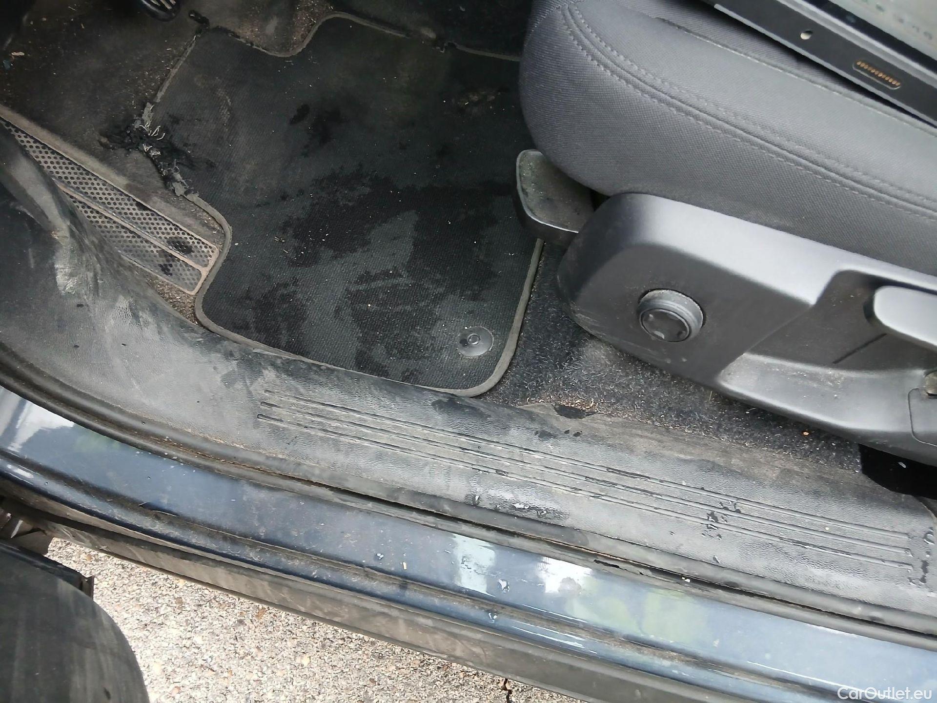  Volvo  XC 40 VOLVO XC40 / 2017 / 5P / todoterreno 2.0 D3 Momentum Pro Auto #5