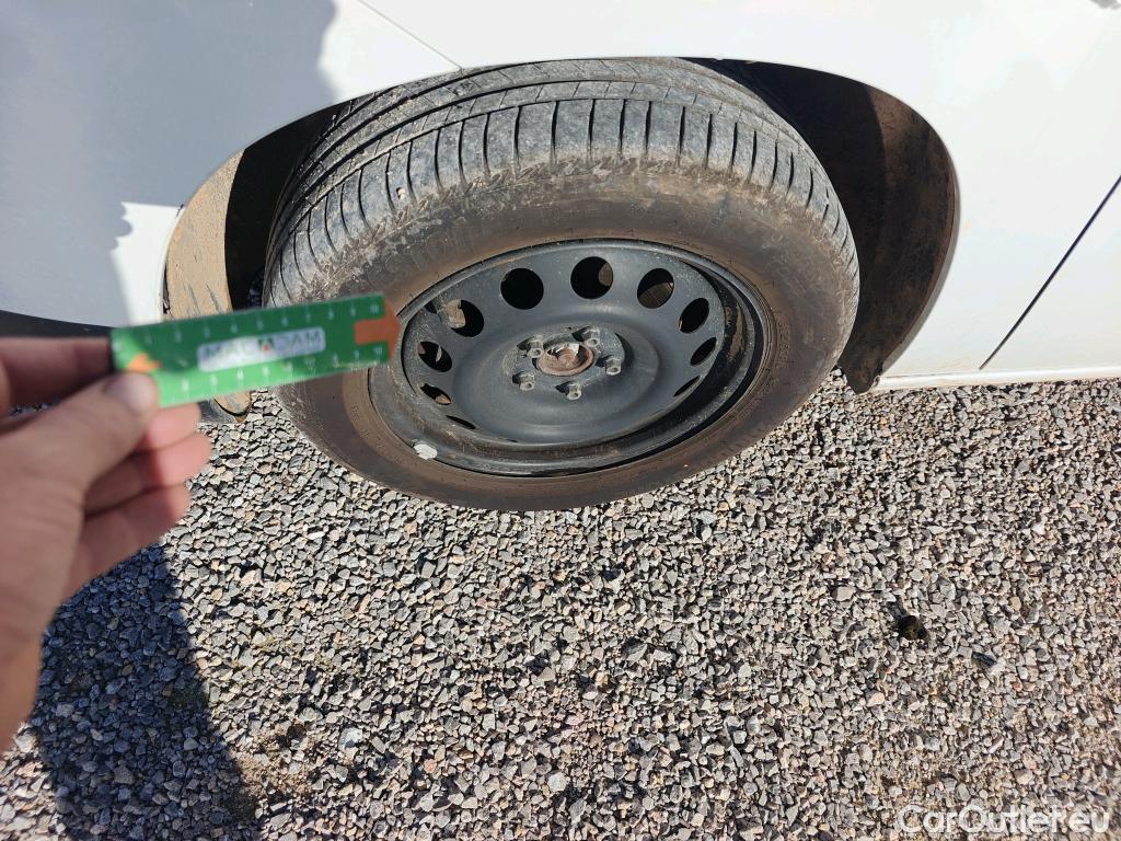 Citroen  Berlingo CITROEN  / 2018 / 5P / monovolumen compacto Talla M BlueHDi 100 S&S FEEL #32