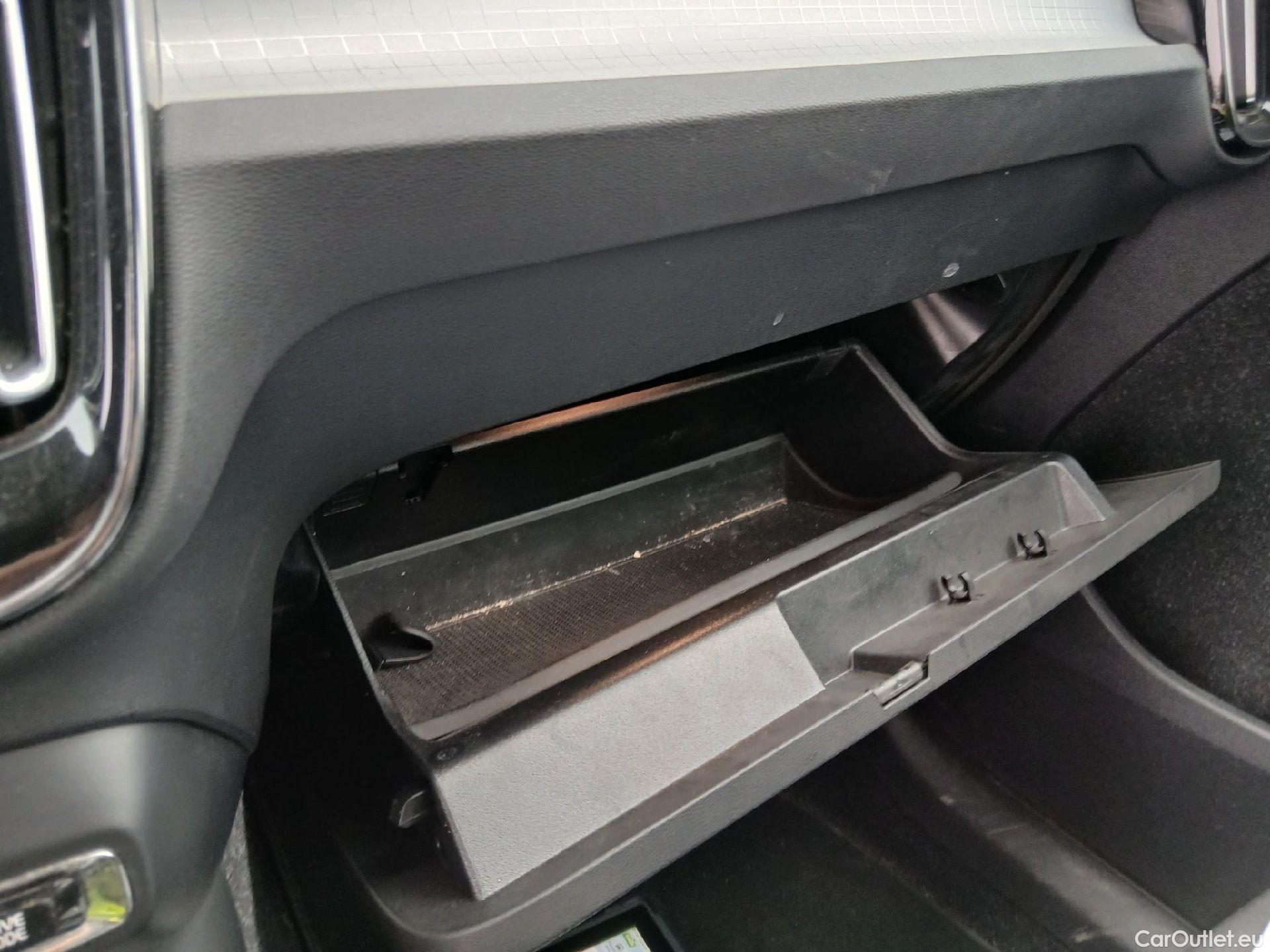  Volvo  XC 40 VOLVO XC40 / 2017 / 5P / todoterreno 2.0 D3 Momentum Pro Auto #1