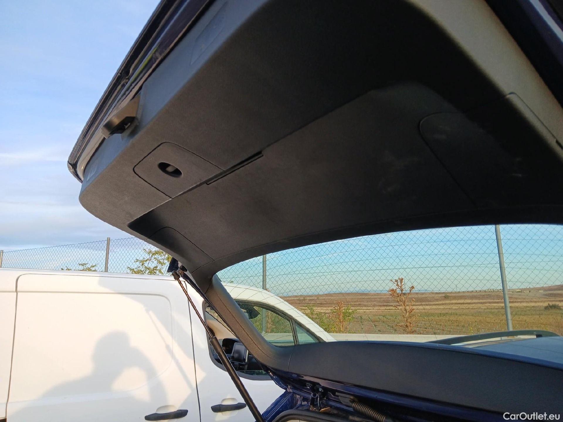  Volkswagen  Golf  VOLKSWAGEN / 2016 / 5P / familiar Last Edition 1.5 TSI 96kW(130CV) Variant #4