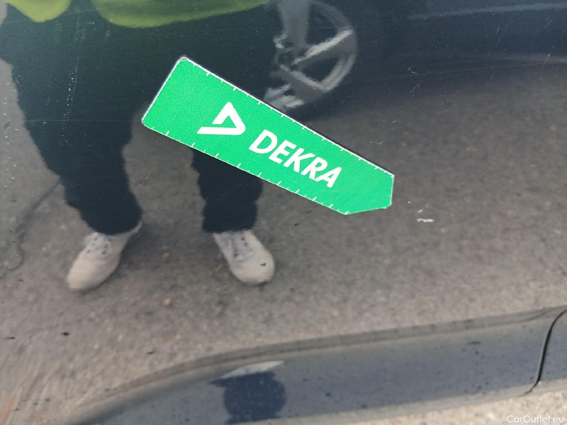  Volvo  XC 40 VOLVO XC40 / 2017 / 5P / todoterreno 2.0 D3 Momentum Pro Auto #23