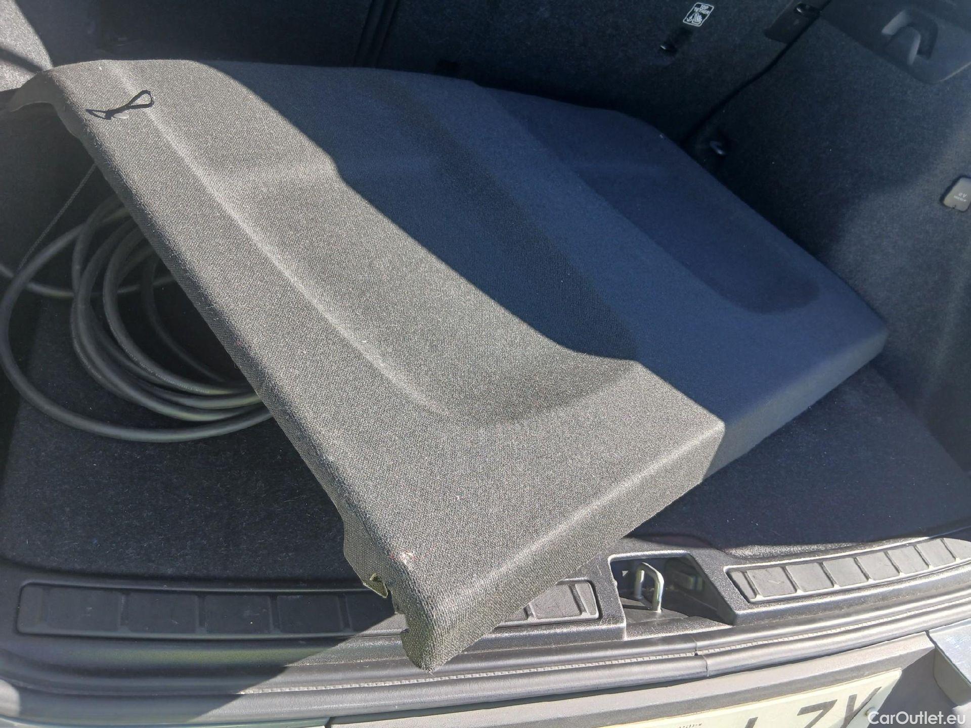  Volvo  XC 40 VOLVO XC40 / 2021 / 5P / todoterreno 1.5 T4 Recharge PHEV Essential Auto #2