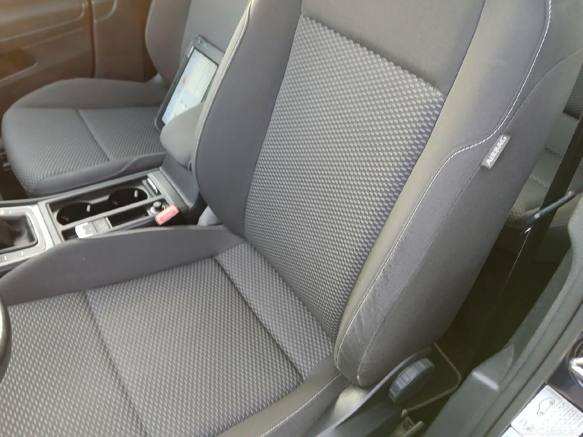  Volkswagen  Golf  VOLKSWAGEN / 2016 / 5P / familiar Last Edition 1.5 TSI 96kW(130CV) Variant #24