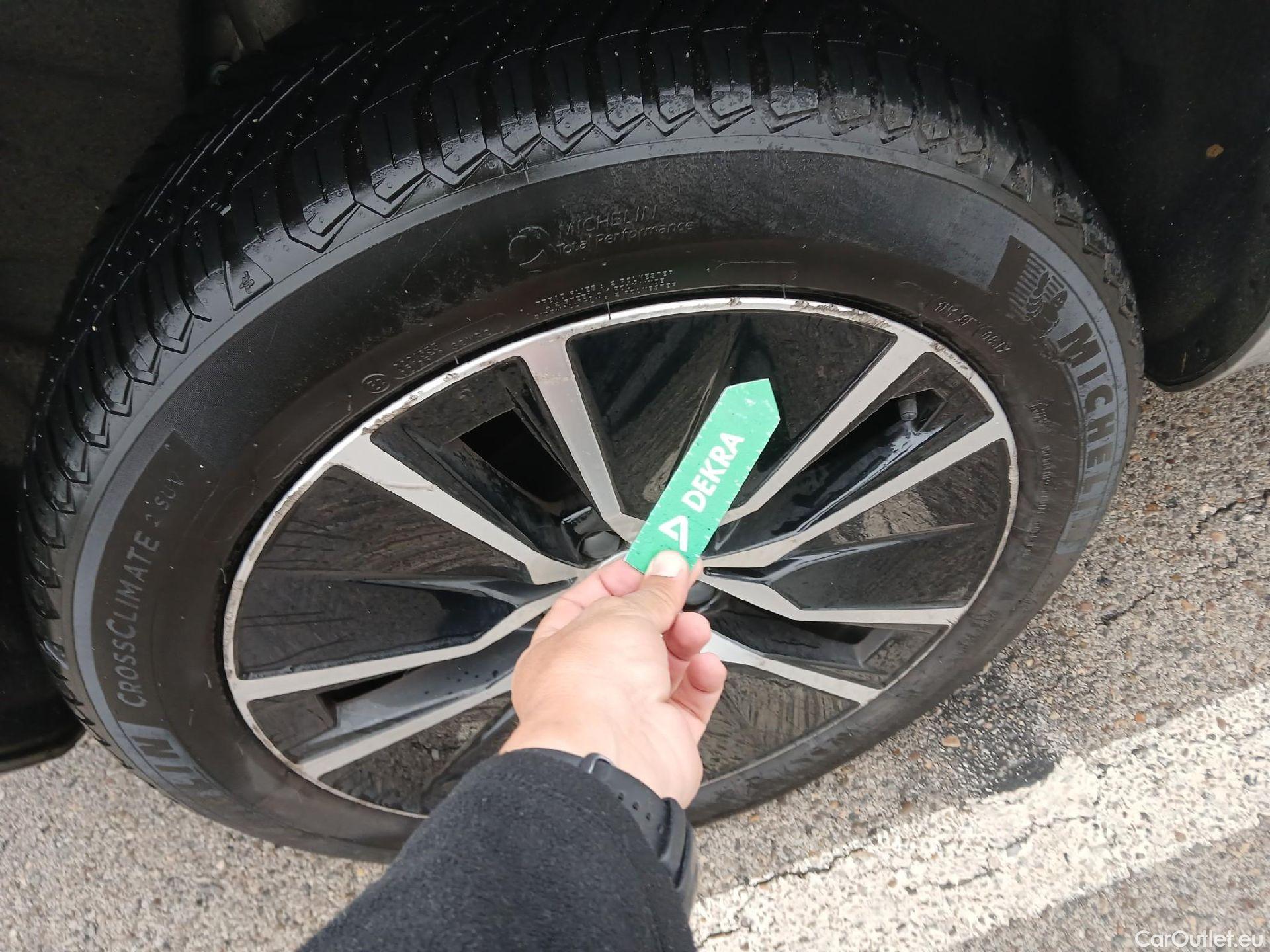 Volvo  XC90 VOLVO  / 2019 / 5P / todoterreno 2.0 B5 D AWD Momentum Pro Auto #9