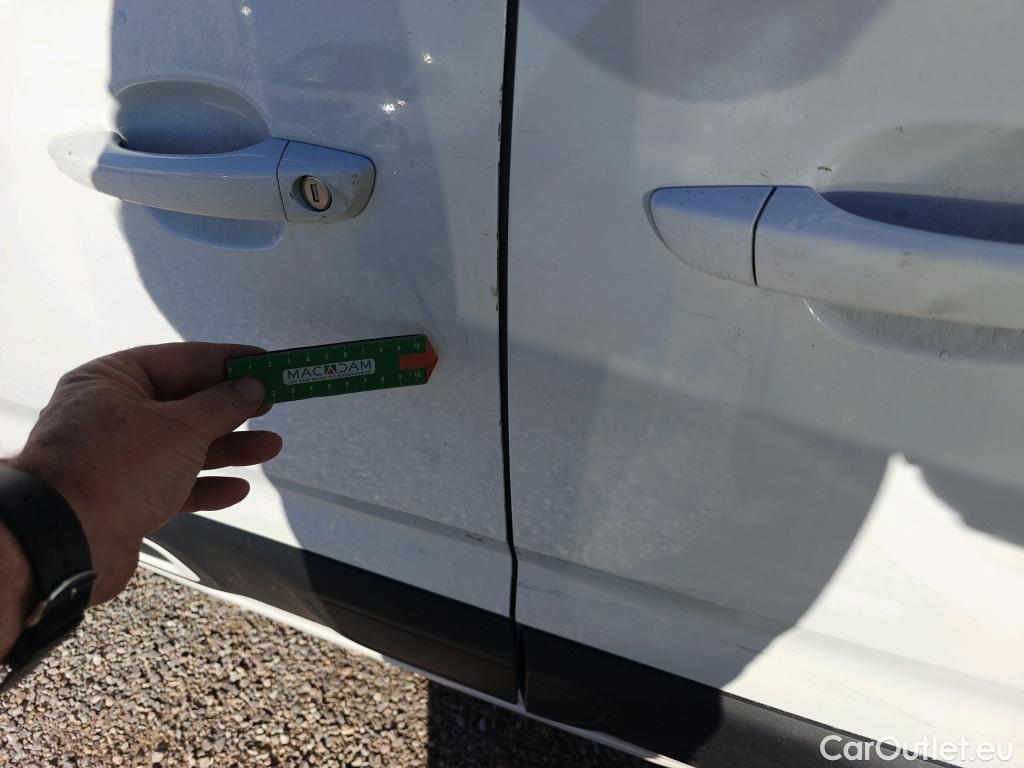 Citroen  Berlingo CITROEN  / 2018 / 5P / monovolumen compacto Talla M BlueHDi 100 S&S FEEL #15