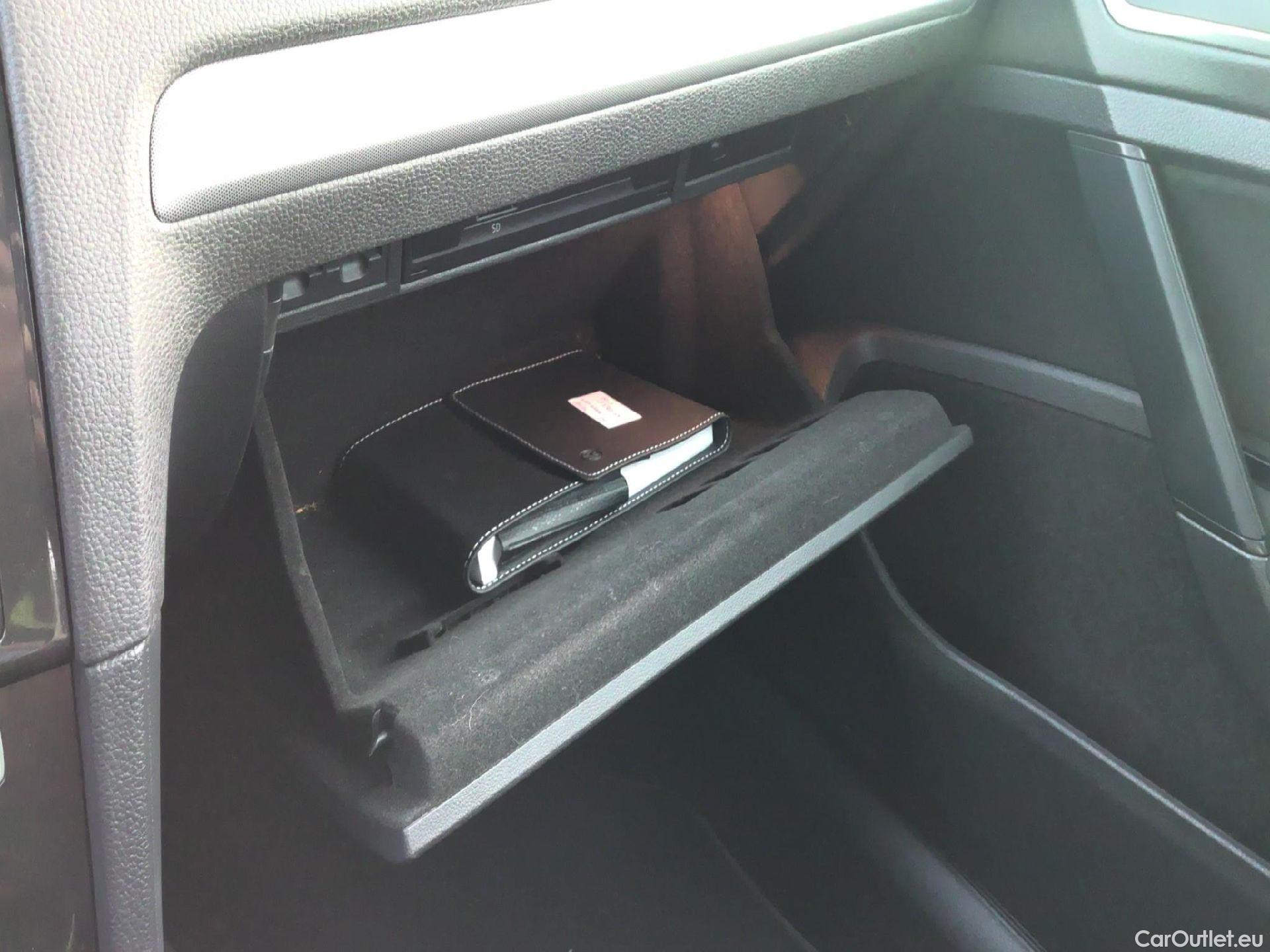  Volkswagen  Golf  VOLKSWAGEN / 2016 / 5P / familiar Last Edition 1.5 TSI 96kW(130CV) Variant #2