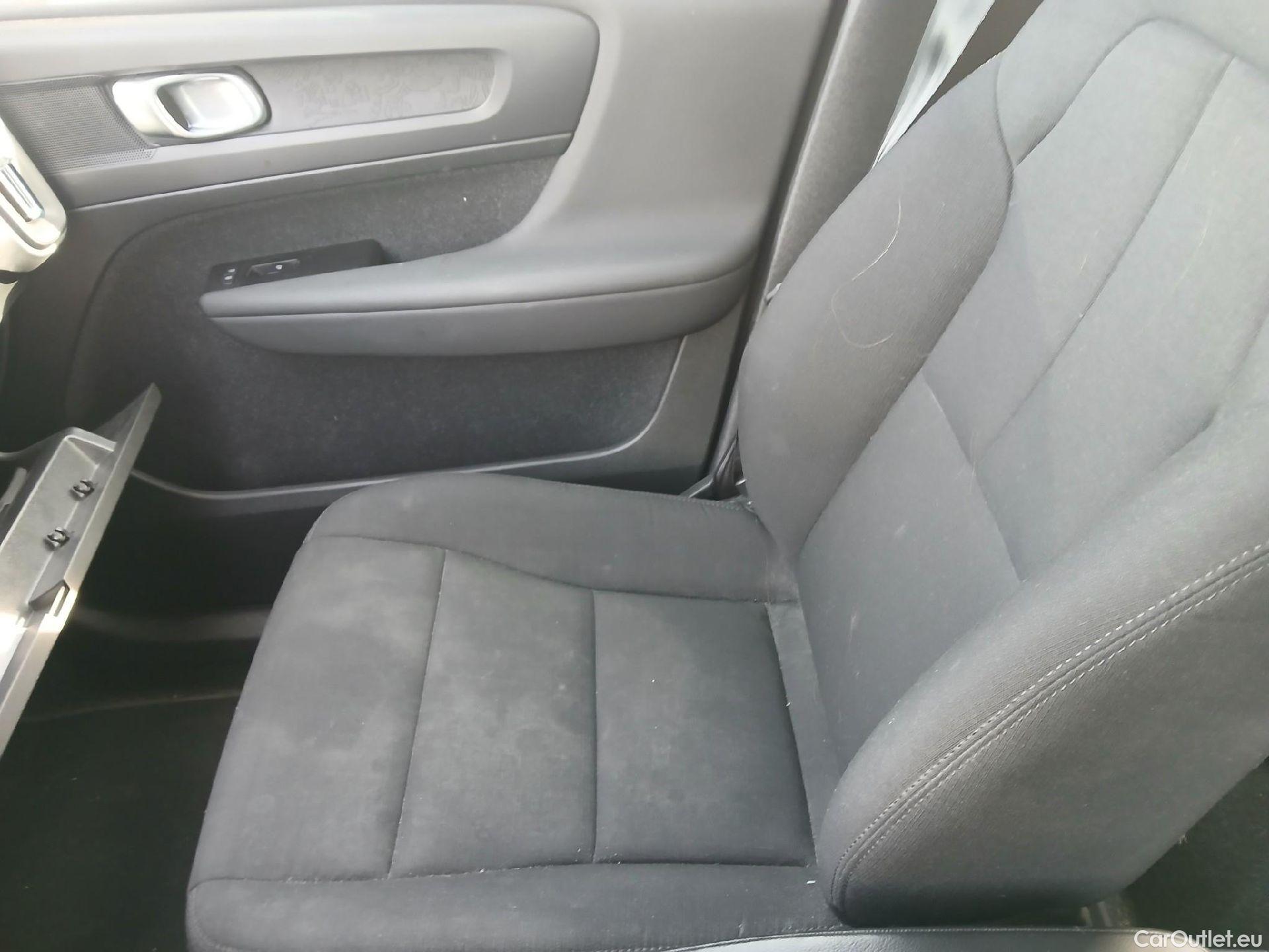  Volvo  XC 40 VOLVO XC40 / 2017 / 5P / todoterreno 1.5 T2 Momentum Core #1