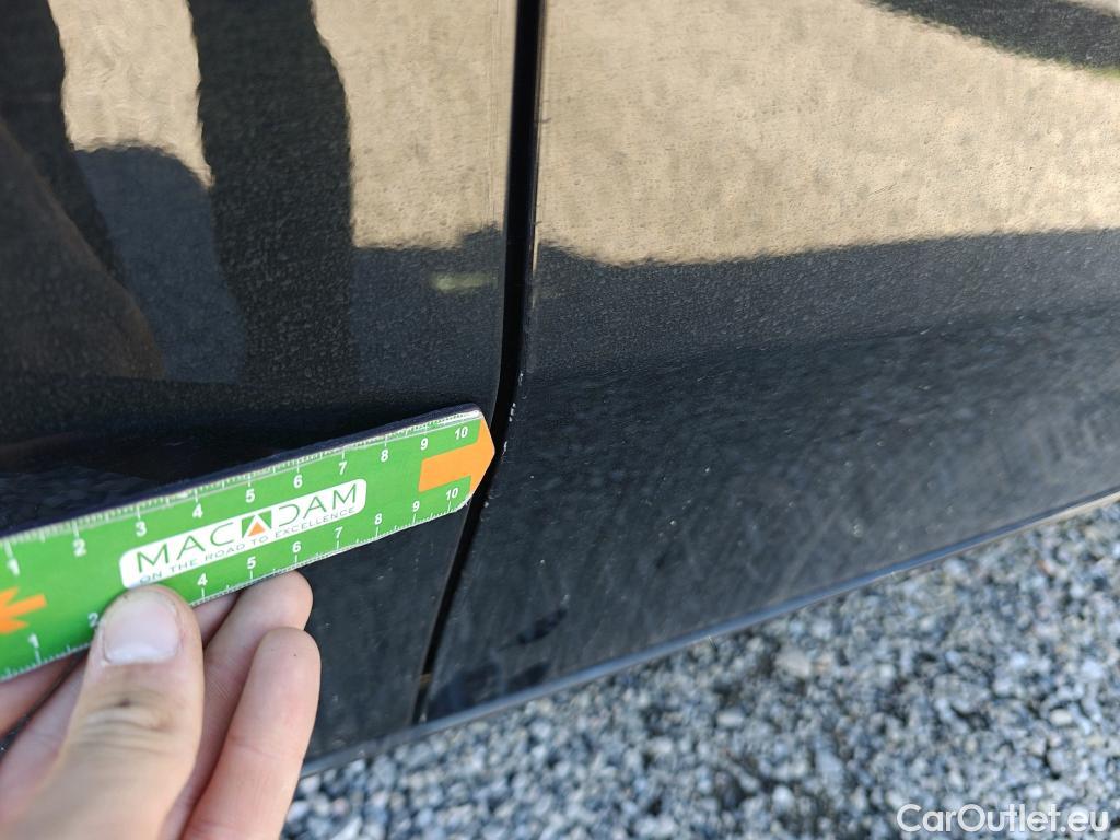 Mercedes  A-Klasse MERCEDES-BENZ Clase A / 2018 / 4P / sedán Sedán A 250 e #17