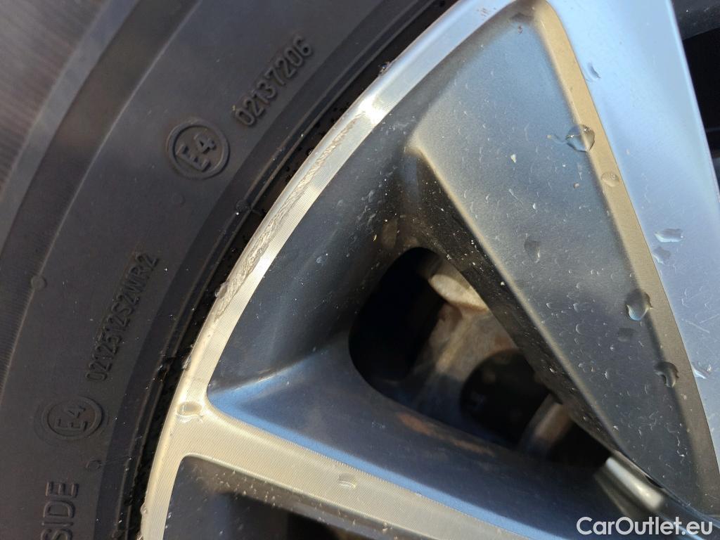  Hyundai  Santa Fe HYUNDAI  / 2018 / 5P / todoterreno 2.2 CRDi Tecno Auto 4x2 SR #7