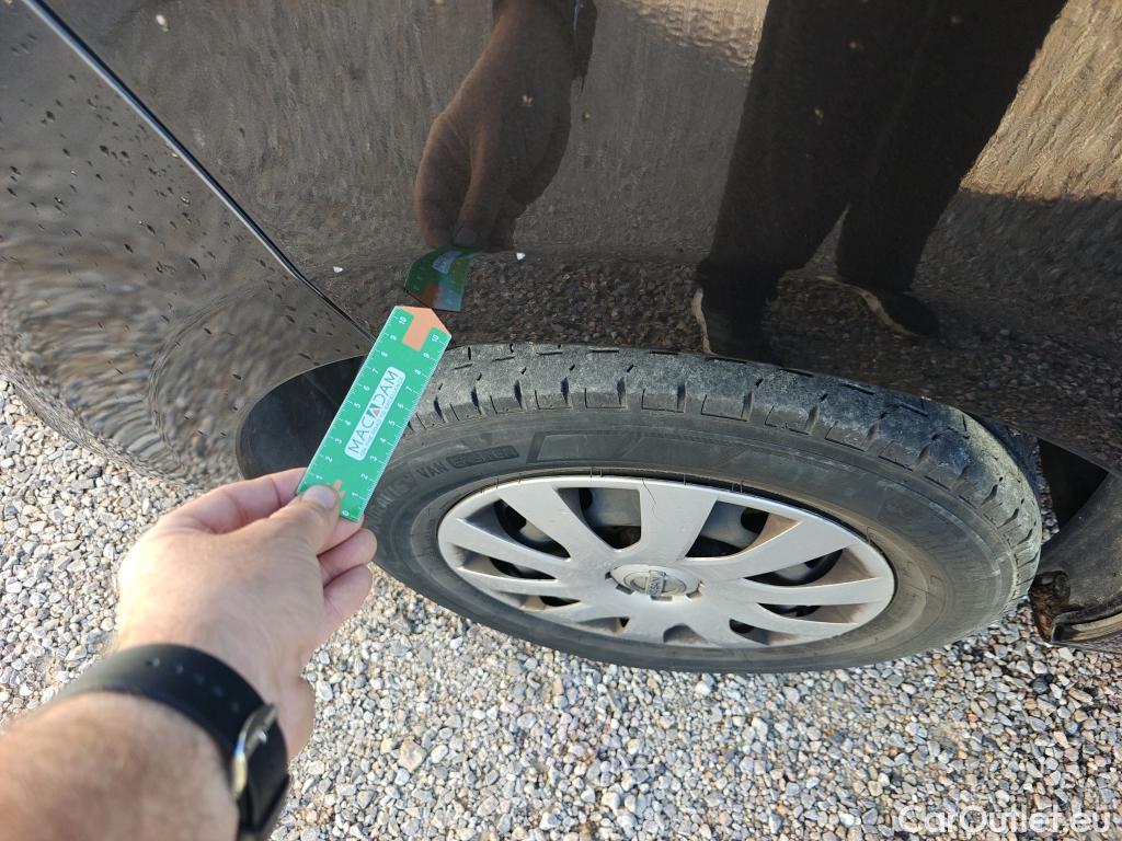  Nissan  NV300 NISSAN  / 2016 / 4P / combi Combi 9 1.6dCi 88 kW L1H1 1T LUXURY #31