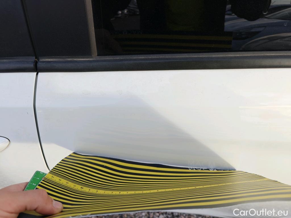  Hyundai  i10 HYUNDAI  / 2020 / 5P / berlina con portón 1.0 Klass  #4