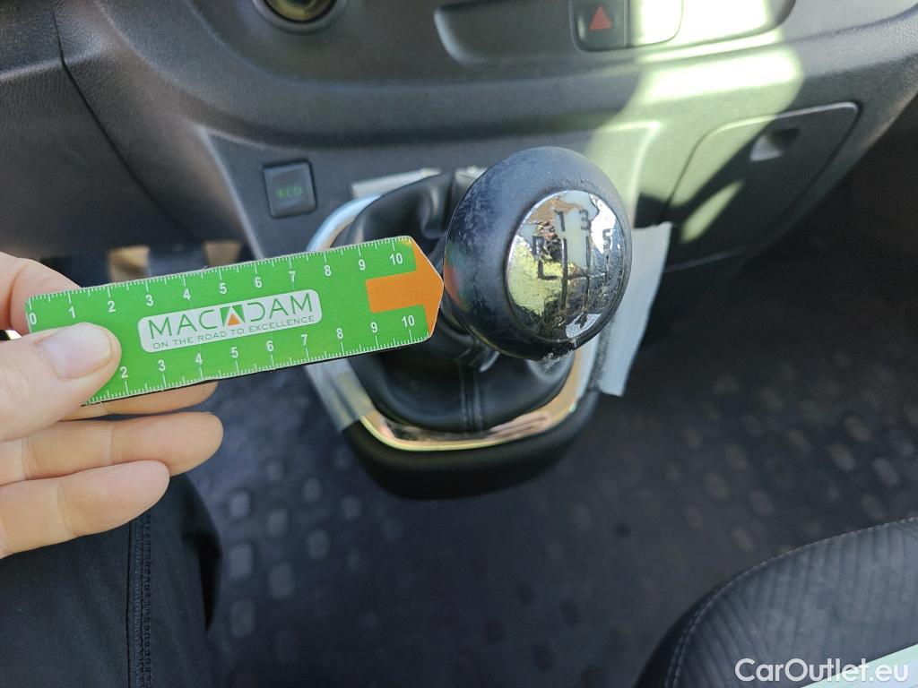  Nissan  NV300 NISSAN  / 2016 / 4P / combi Combi 9 1.6dCi 88 kW L1H1 1T LUXURY #38