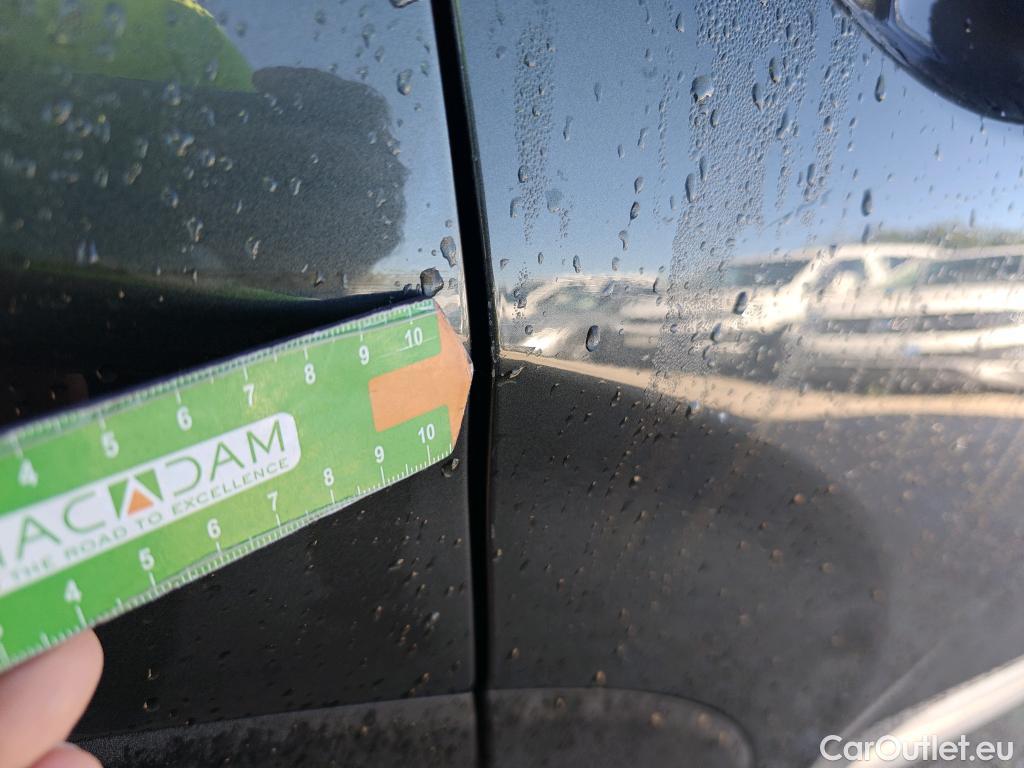  Hyundai  Santa Fe HYUNDAI  / 2018 / 5P / todoterreno 2.2 CRDi Tecno Auto 4x2 SR #22