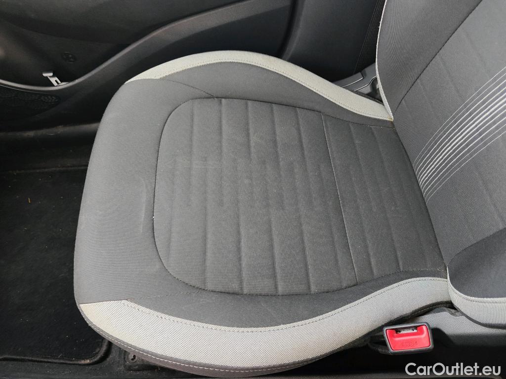  Hyundai  i10 HYUNDAI  / 2020 / 5P / berlina con portón 1.0 Klass  #15