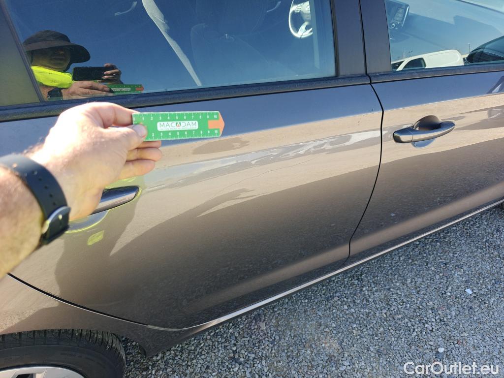 Hyundai  i30 HYUNDAI  / 2020 / 5P / berlina con portón 1.5 DPI Essence #7