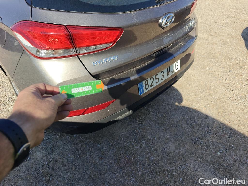 Hyundai  i30 HYUNDAI  / 2020 / 5P / berlina con portón 1.5 DPI Essence #12