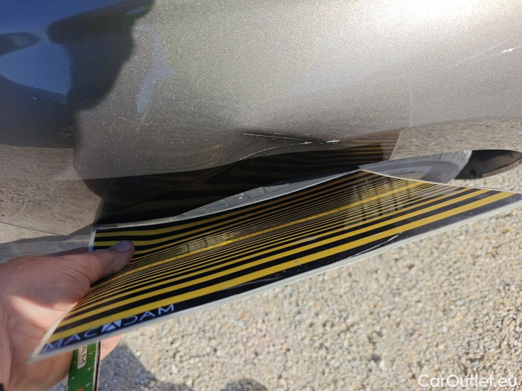 Hyundai  i30 HYUNDAI  / 2020 / 5P / berlina con portón 1.5 DPI Essence #2