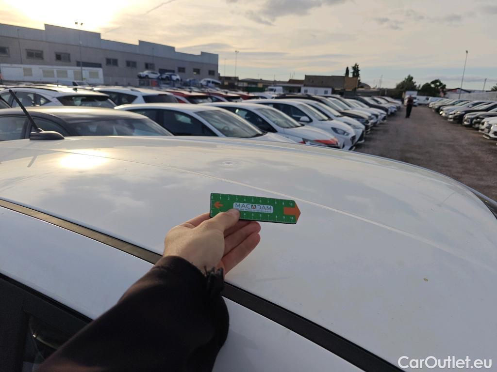  Hyundai  i10 HYUNDAI  / 2020 / 5P / berlina con portón 1.0 Klass  #5