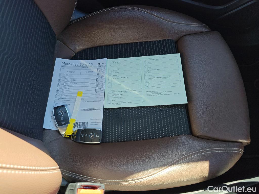 Mercedes  A-Klasse MERCEDES-BENZ Clase A / 2018 / 4P / sedán Sedán A 250 e #9