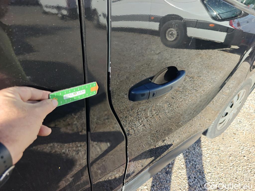  Nissan  NV300 NISSAN  / 2016 / 4P / combi Combi 9 1.6dCi 88 kW L1H1 1T LUXURY #12