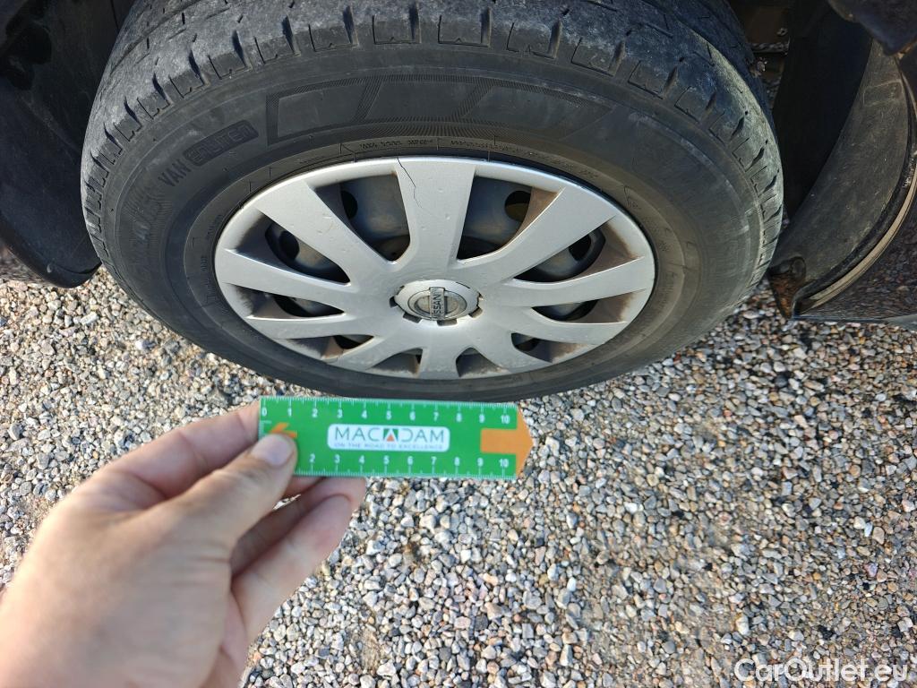  Nissan  NV300 NISSAN  / 2016 / 4P / combi Combi 9 1.6dCi 88 kW L1H1 1T LUXURY #40