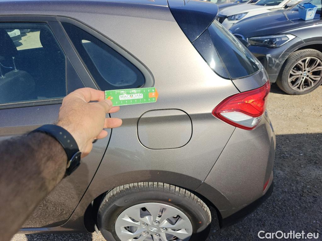 Hyundai  i30 HYUNDAI  / 2020 / 5P / berlina con portón 1.5 DPI Essence #16