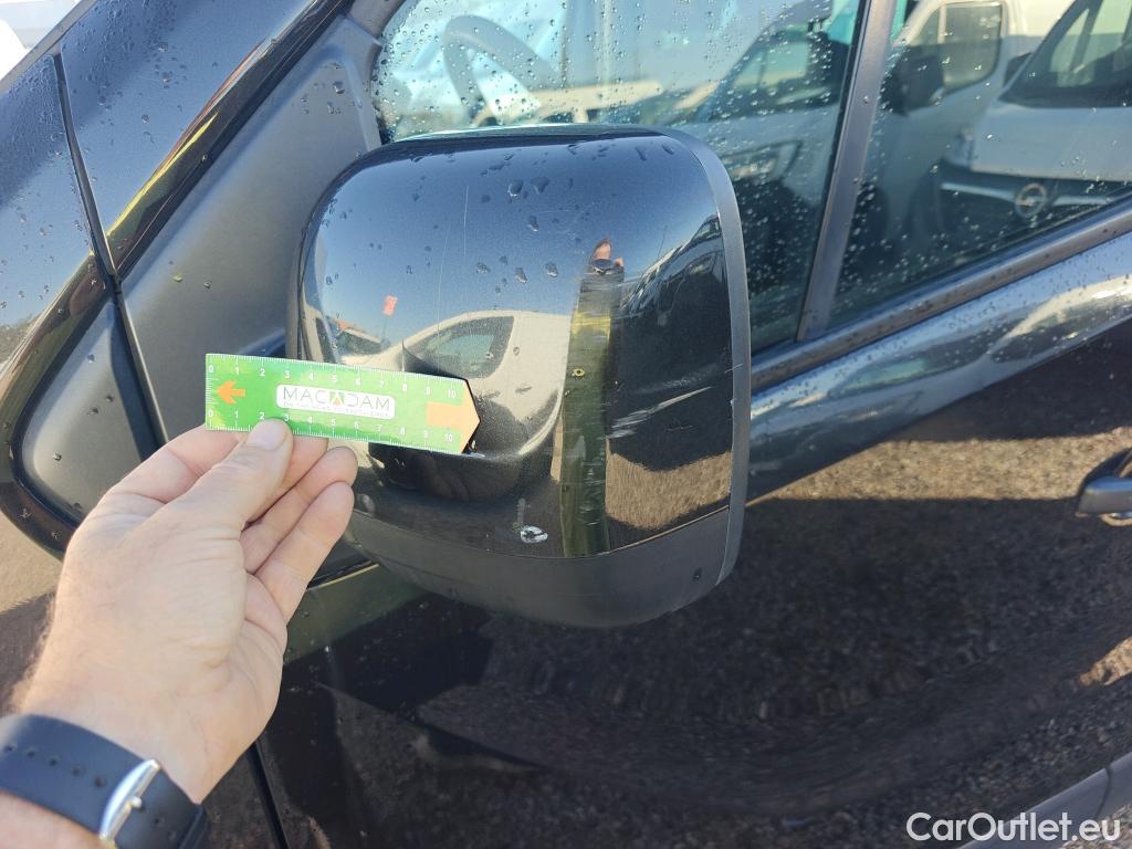  Nissan  NV300 NISSAN  / 2016 / 4P / combi Combi 9 1.6dCi 88 kW L1H1 1T LUXURY #47