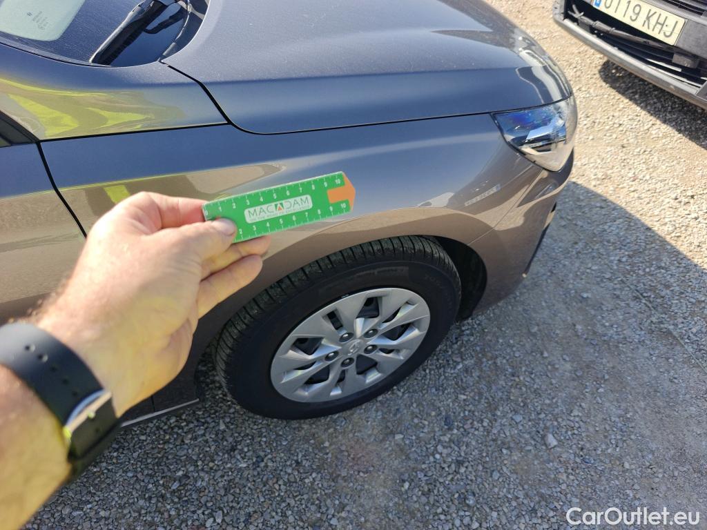 Hyundai  i30 HYUNDAI  / 2020 / 5P / berlina con portón 1.5 DPI Essence #18