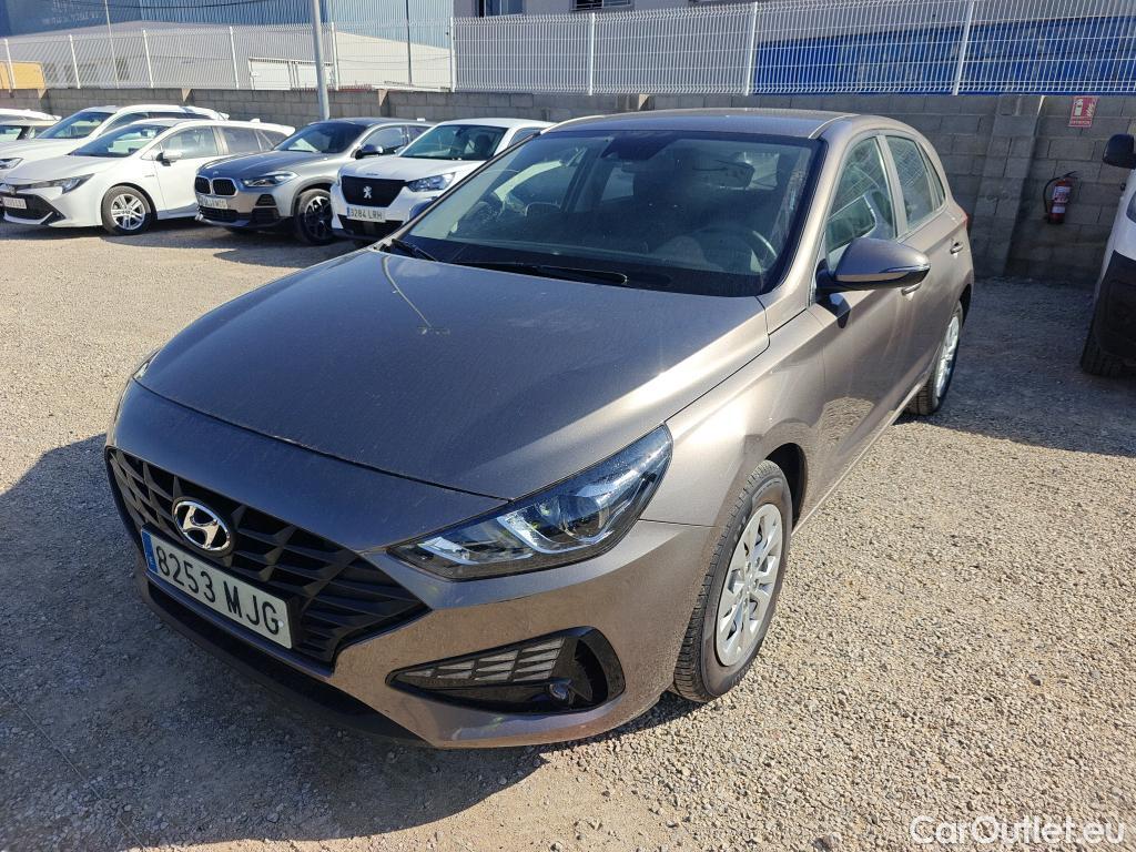 Hyundai  i30 HYUNDAI  / 2020 / 5P / berlina con portón 1.5 DPI Essence #1