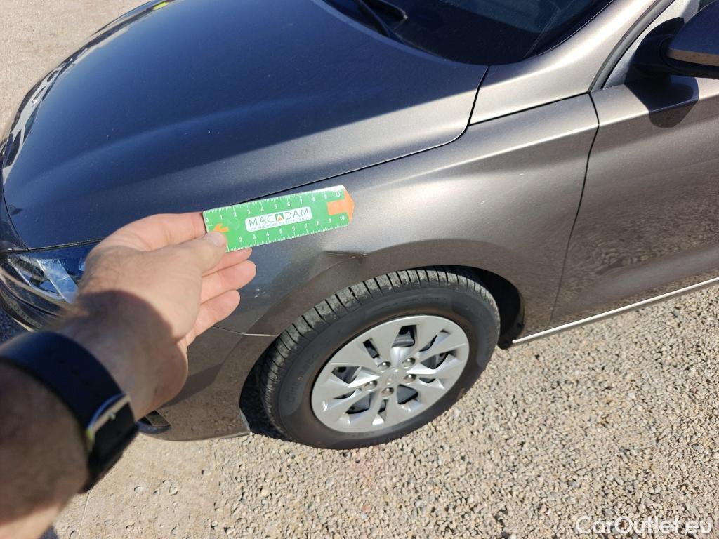 Hyundai  i30 HYUNDAI  / 2020 / 5P / berlina con portón 1.5 DPI Essence #1