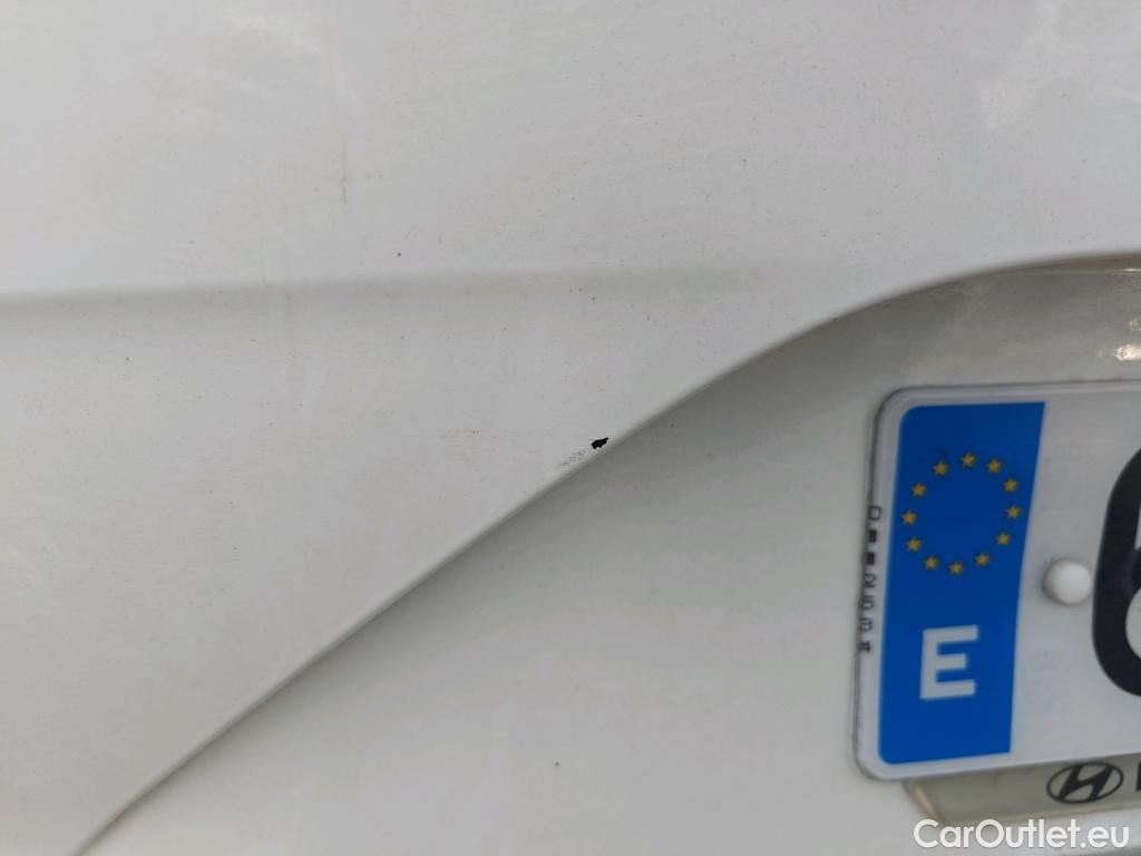  Hyundai  i10 HYUNDAI  / 2020 / 5P / berlina con portón 1.0 Klass  #25