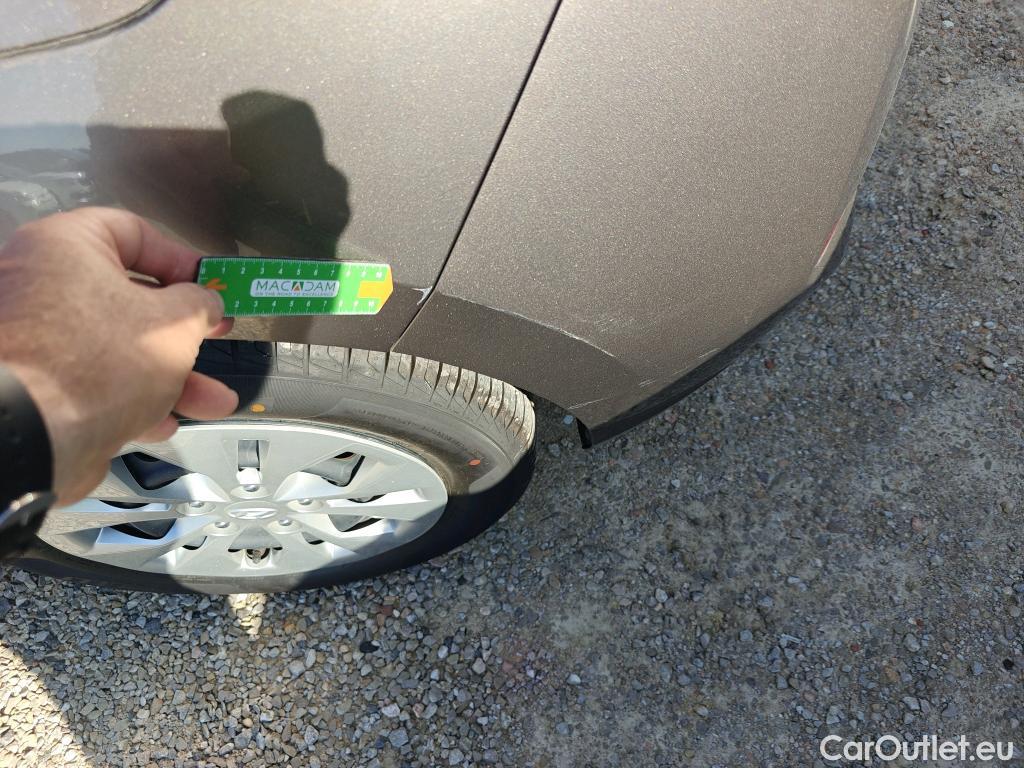 Hyundai  i30 HYUNDAI  / 2020 / 5P / berlina con portón 1.5 DPI Essence #17