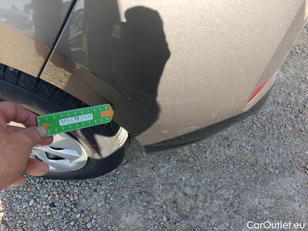 Hyundai  i30 HYUNDAI  / 2020 / 5P / berlina con portón 1.5 DPI Essence #13