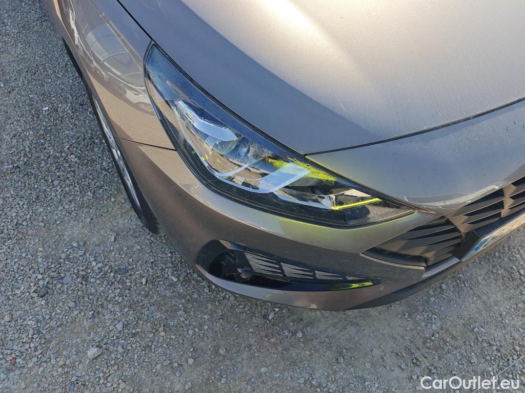 Hyundai  i30 HYUNDAI  / 2020 / 5P / berlina con portón 1.5 DPI Essence #16